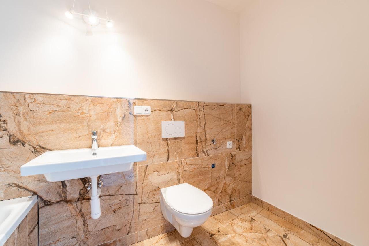 Penthouse # 81 With Panoramic City View In Elite Rezidence With Free Parking Prag Exteriör bild